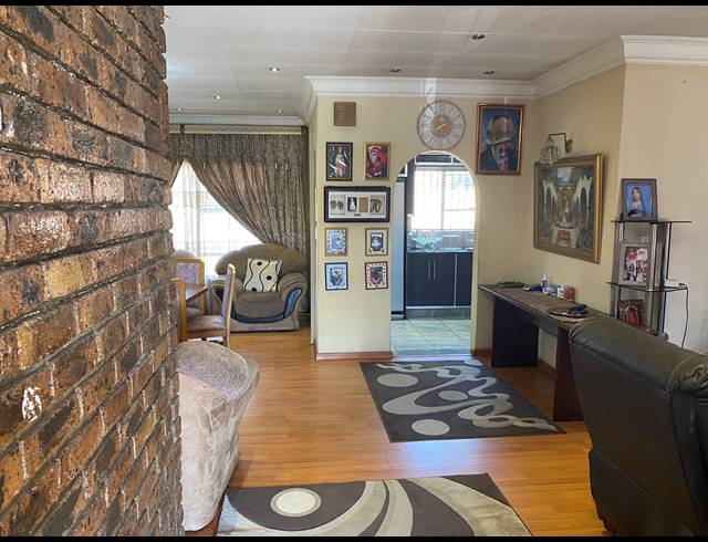 3 BEDROOM FREEHOLD FOR SALE IN DALPARK EXT 11